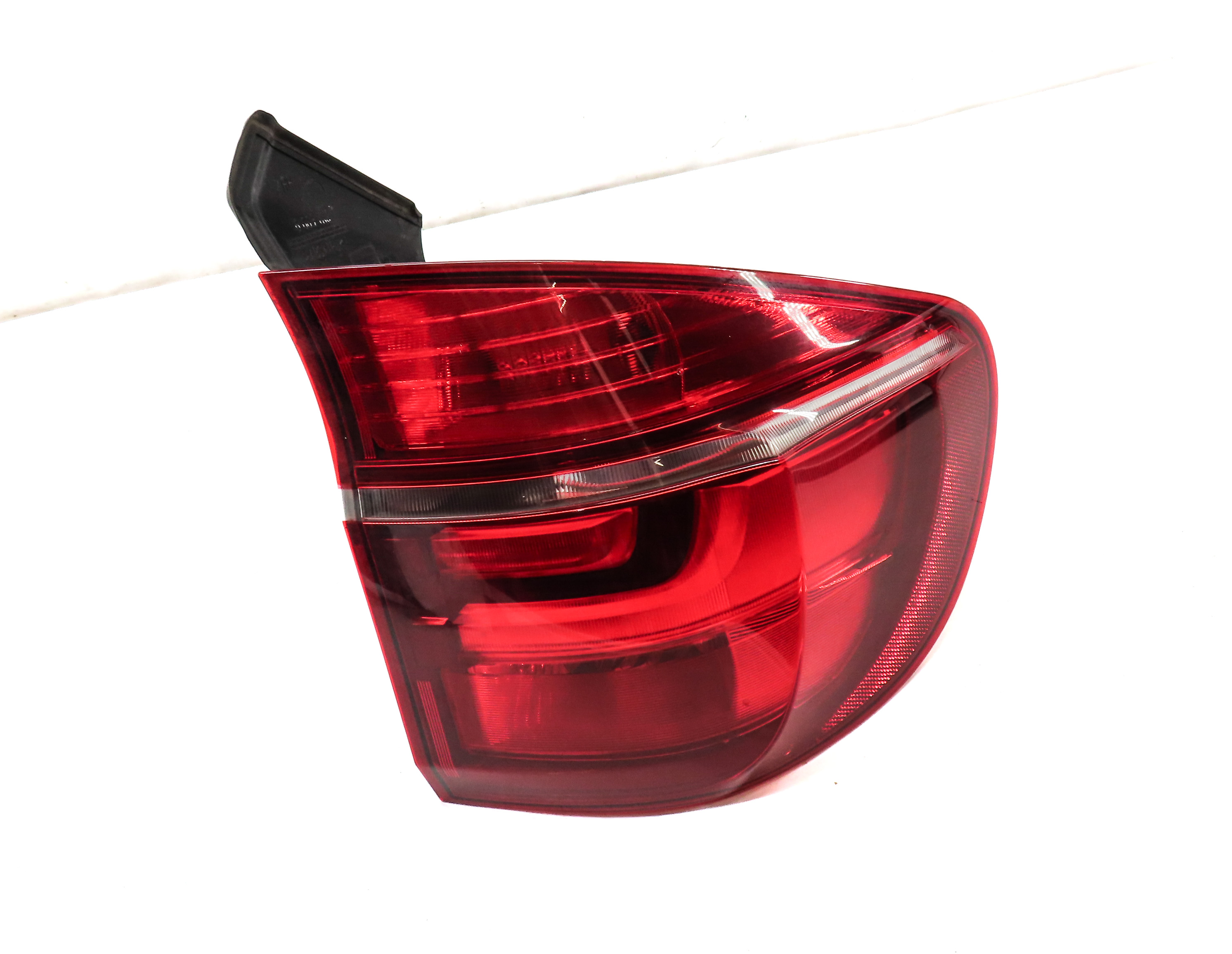 2011-2013 BMW X5 X5M (E70) RIGHT PASSENGER REAR OUTER TAILLIGHT BRAKE LIGHT LAMP — exact item pictured